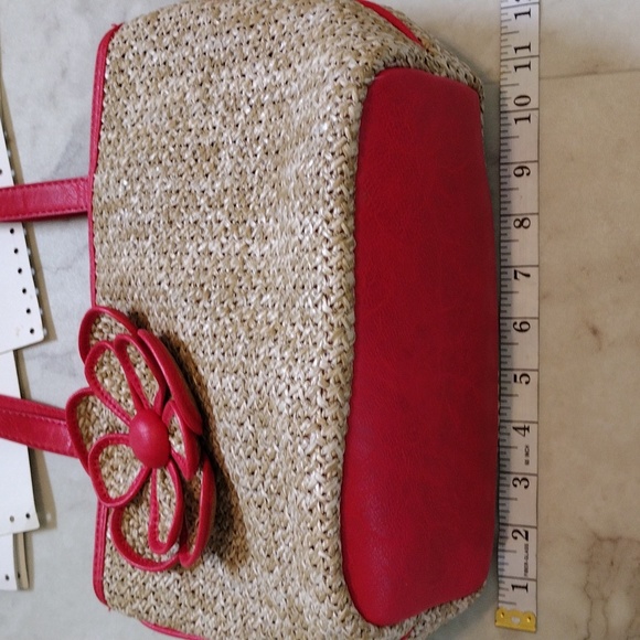 Beautiful wicker tote style purse. - Picture 8 of 8